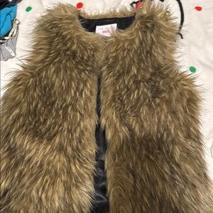 Chic Faux Fur Vest in Tan